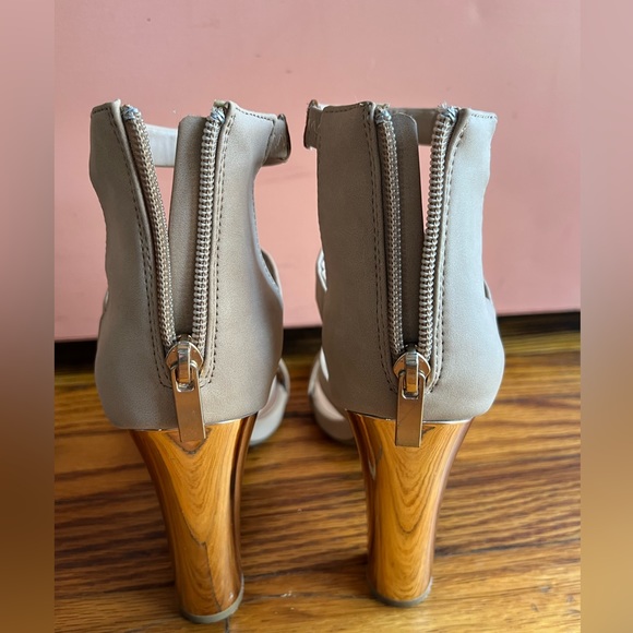 Nude and Gold 4 in. Strappy Heels • Size 7 - Picture 4 of 7